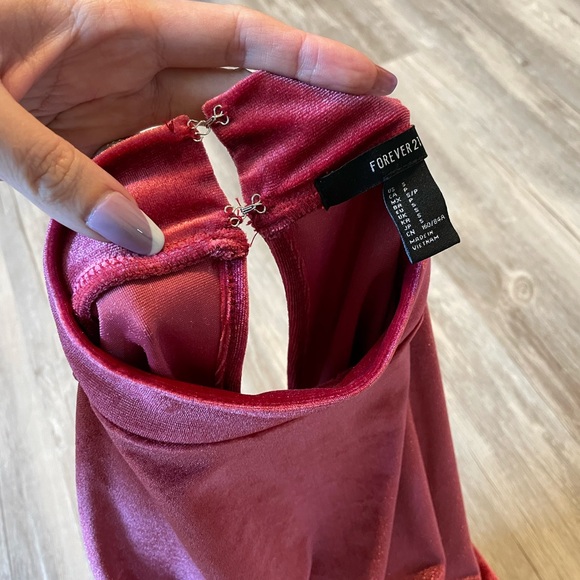 Red velvet dress - Picture 4 of 7